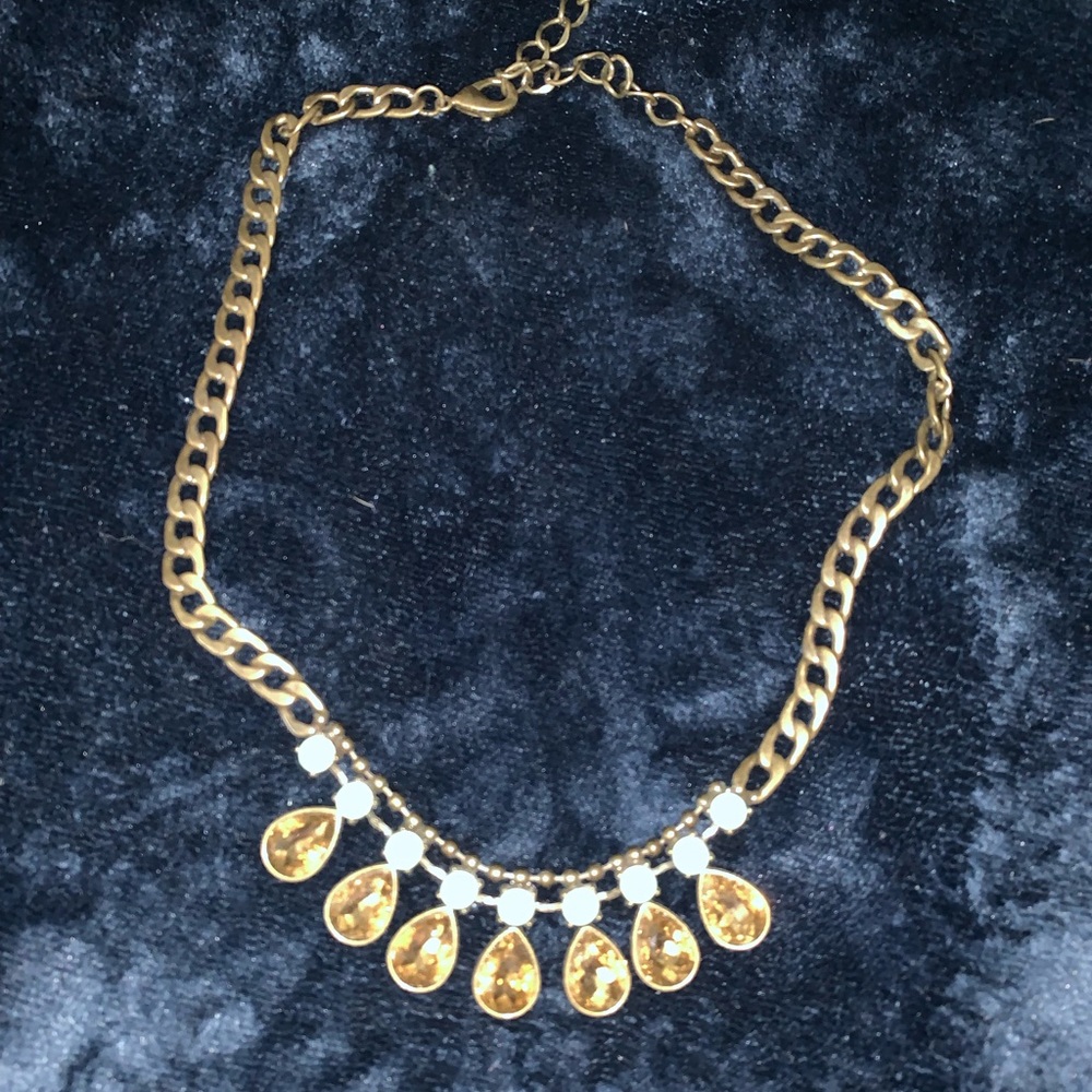 Plunder necklace with light green stones